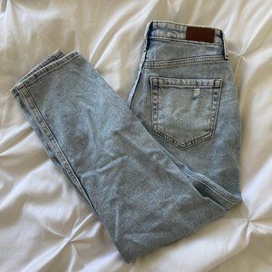 Hollister Curvy High-Rise Mom Jean